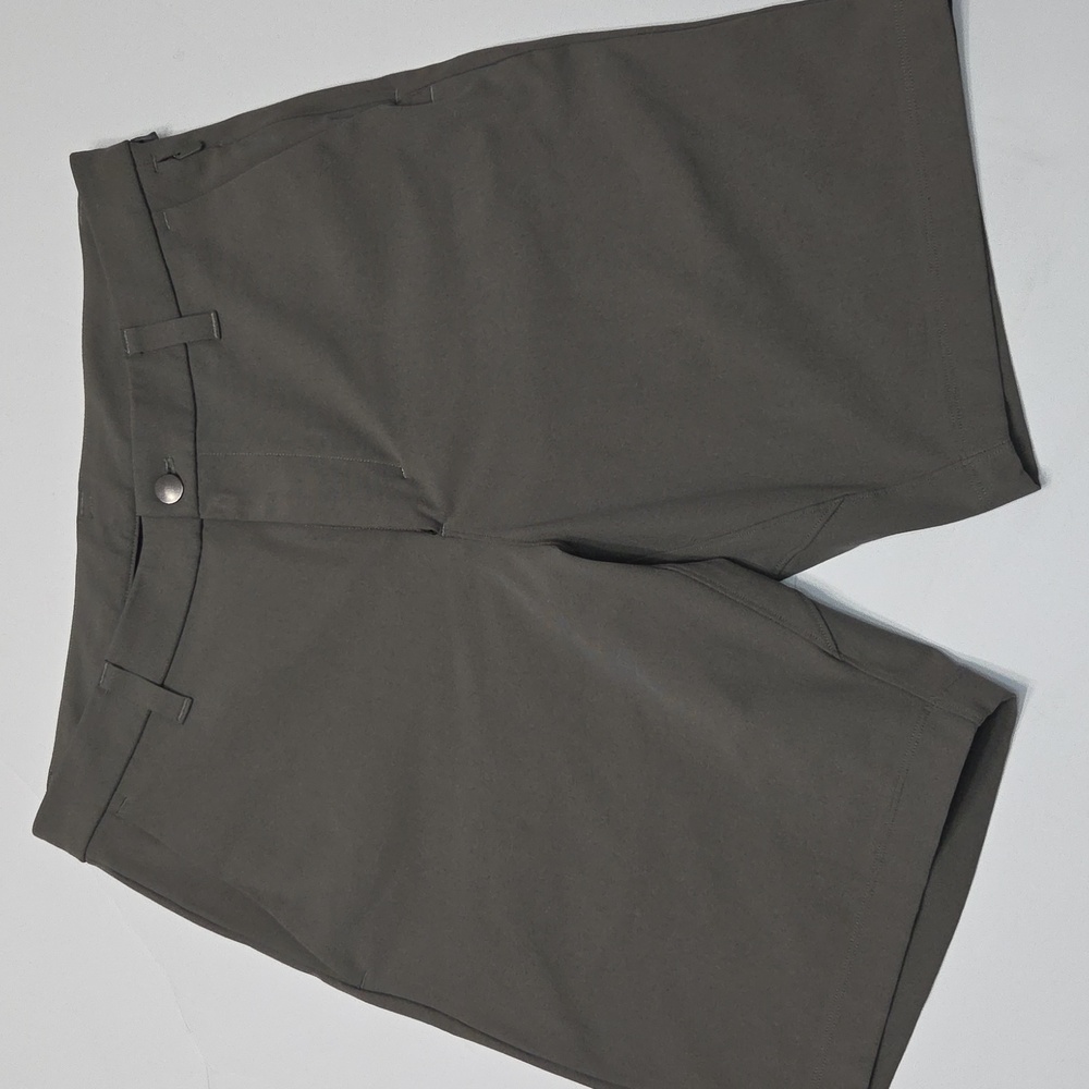 Lululemon Men's ABC Classic Fit Gray 9" Shorts Size 30